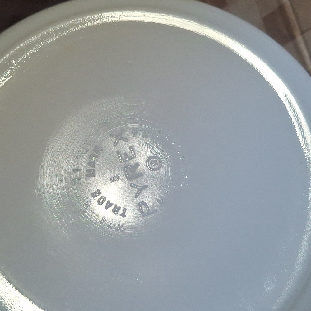 Vintage Pyrex 2Q Floral Patterned Mixing Bowl - Picture 2 of 4